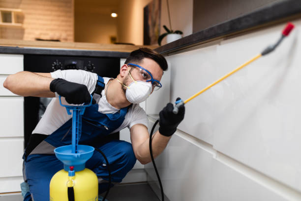 Best Commercial Pest Control Services  in Okauchee Lake, WI